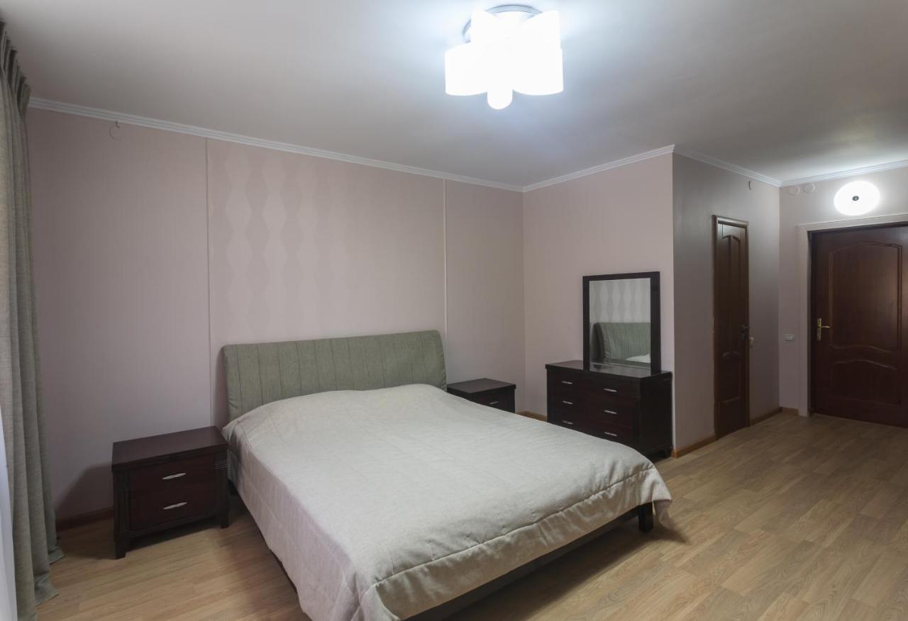 Sunkar Hotel Алма Ата Екстериор снимка