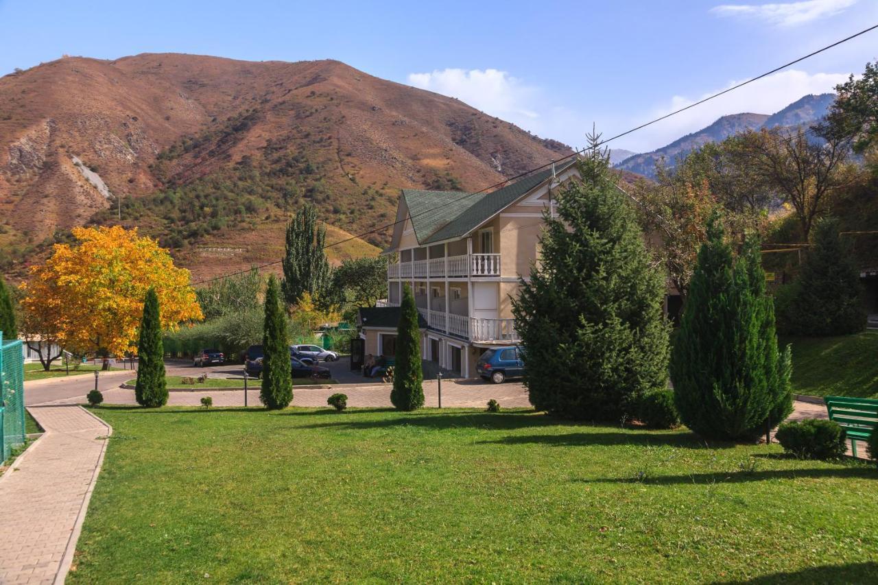 Sunkar Hotel Алма Ата Екстериор снимка