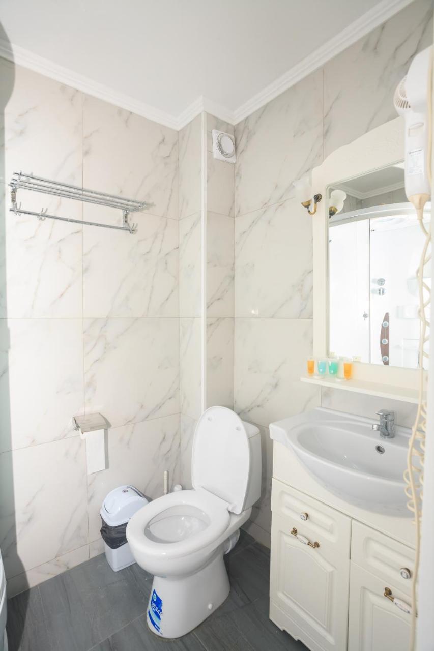 Sunkar Hotel Алма Ата Екстериор снимка