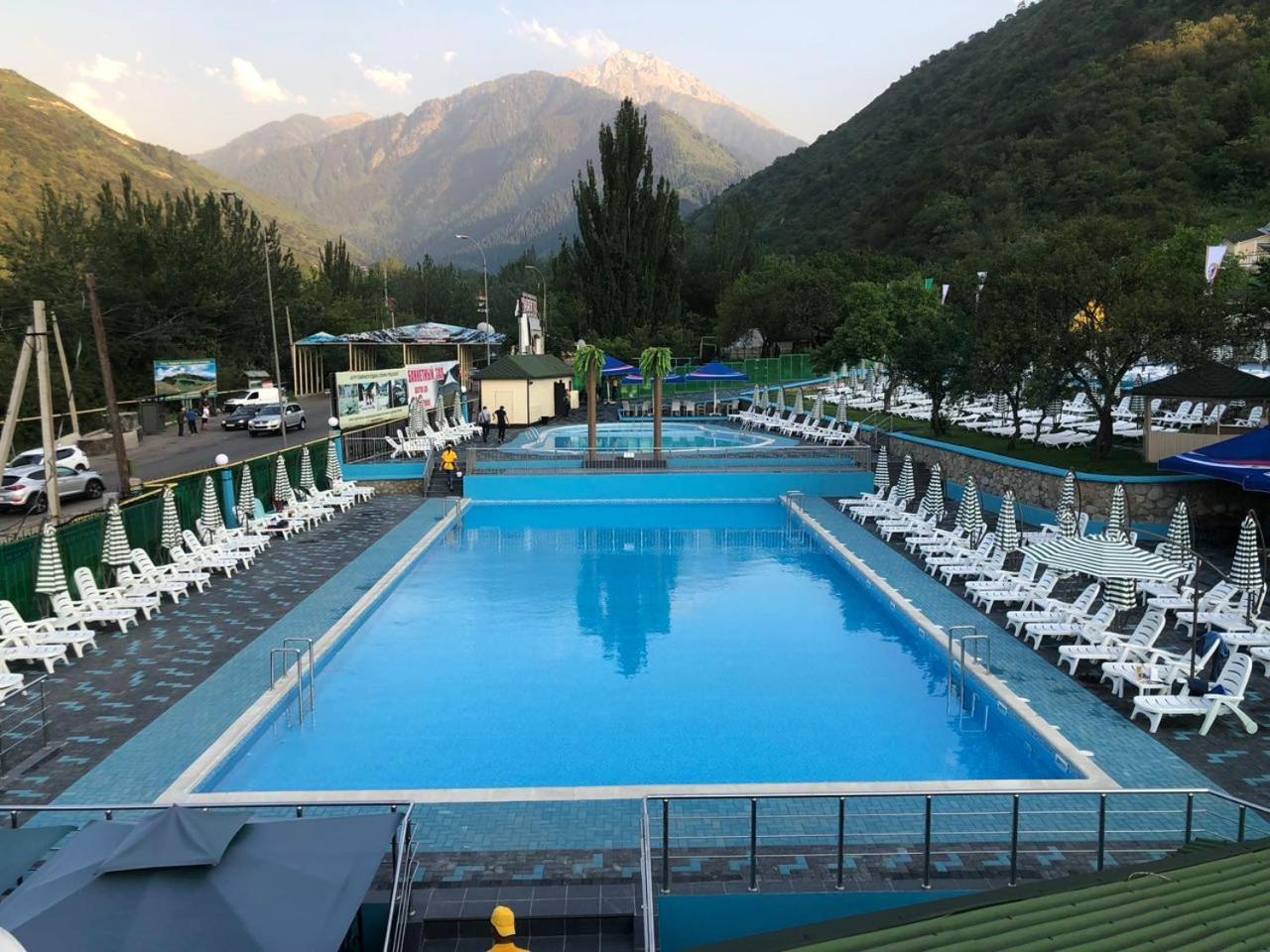Sunkar Hotel Алма Ата Екстериор снимка