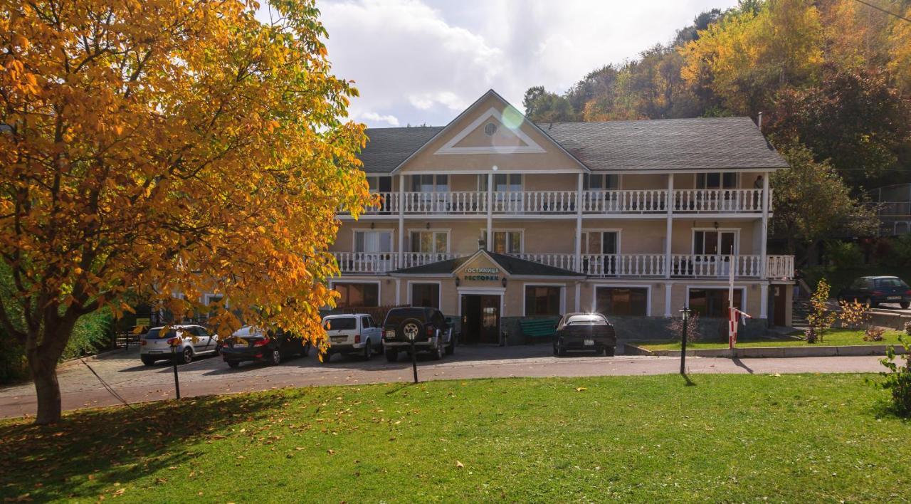 Sunkar Hotel Алма Ата Екстериор снимка